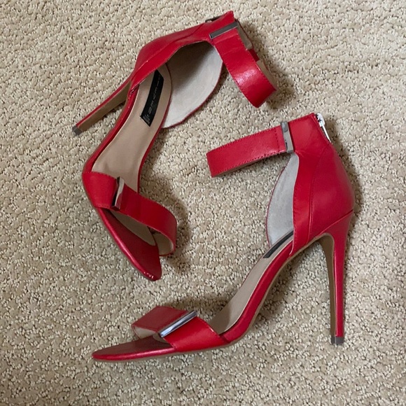 Red heels - Picture 8 of 11